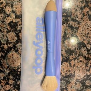 alleyoop Dual-Ended multitasker brush